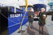 Akkie van der Weij doopt SeaZip 1 en 2