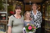 Selina Rinsma wint moederdag-wedstijd juwelier Bontekoe