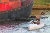 Harnser Heeren testen en dopen piepschuim boot
